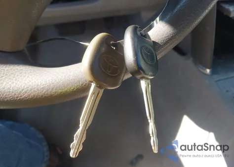 2010 Toyota Camry z USA, uszkodzony, nr VIN 4T4BF3EK4AR068235